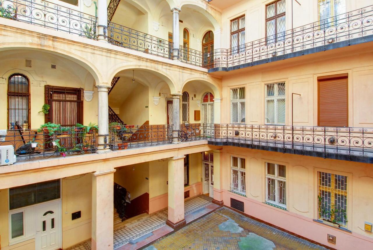 Mandy Apartments Budapeste Exterior foto